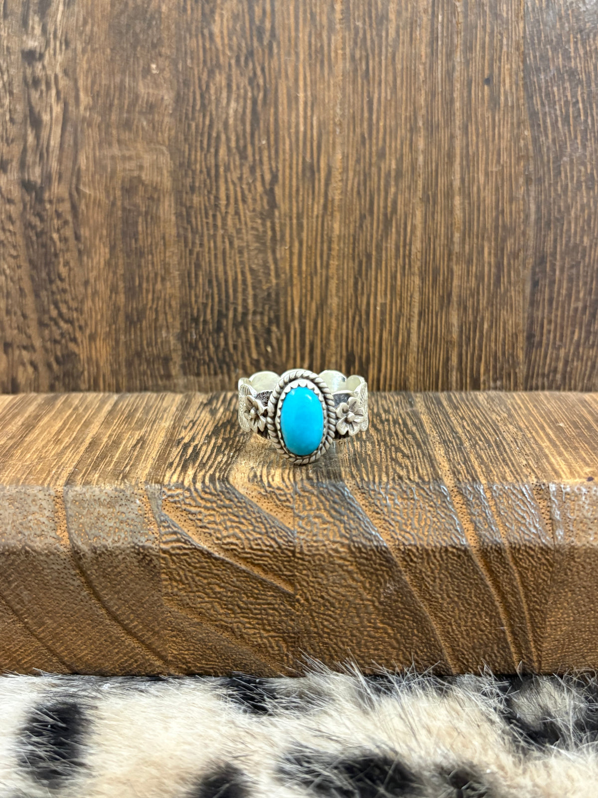 Kingman Thick Flower Detail Band Ring 2