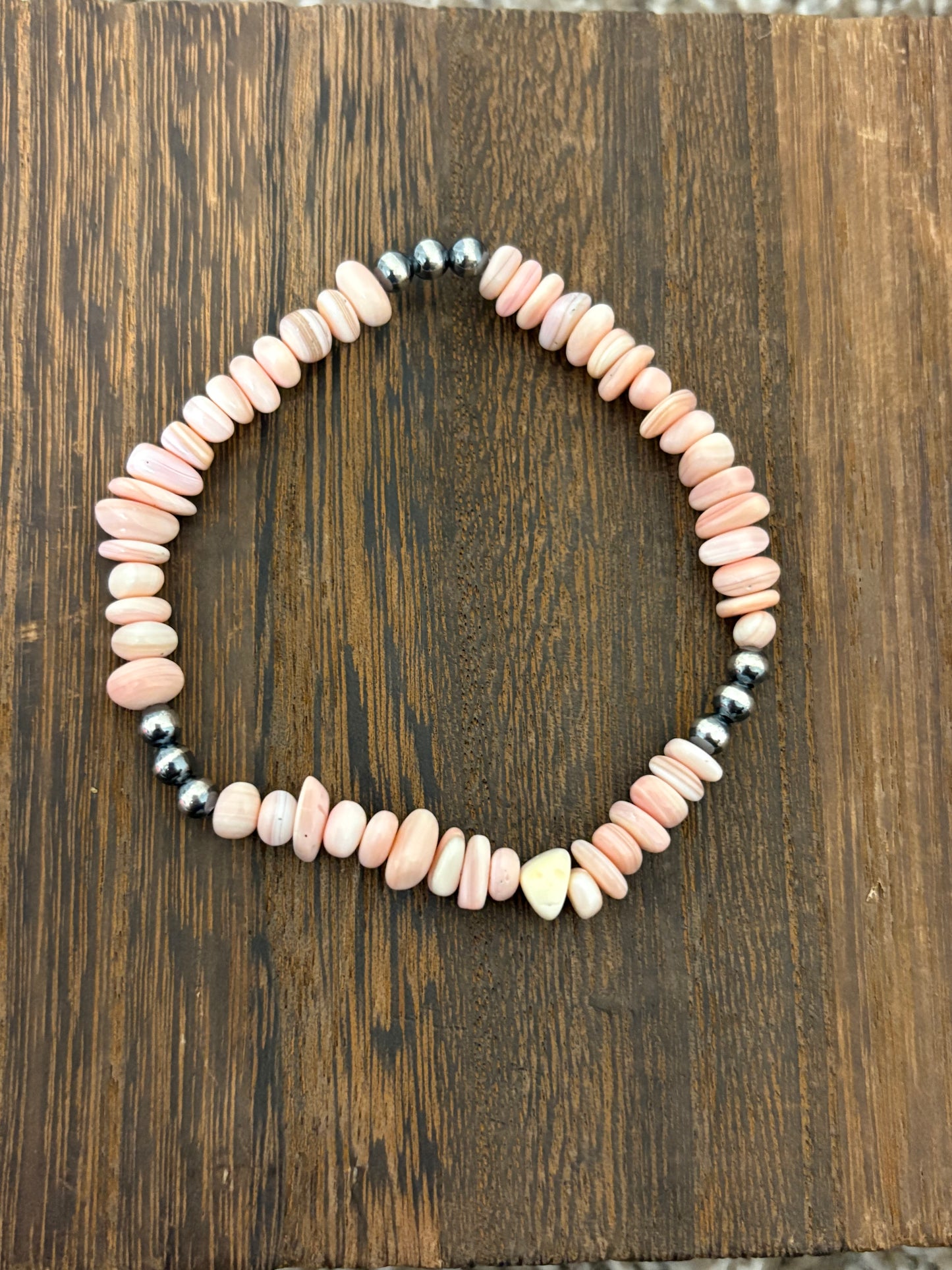 Pink Conch Chip and Pearl Stretch Bracelet