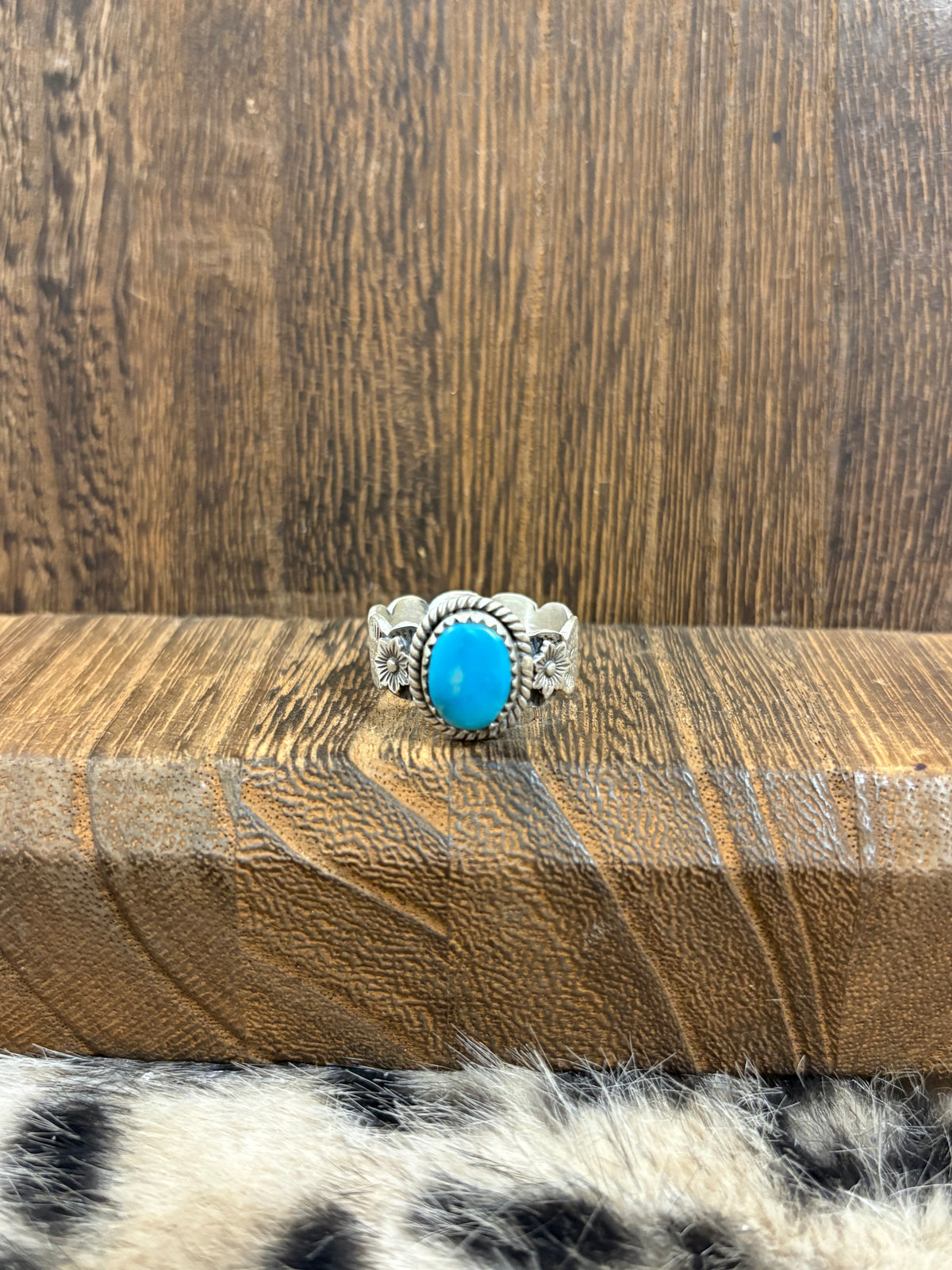 Kingman Thick Flower Detail Band Ring 1