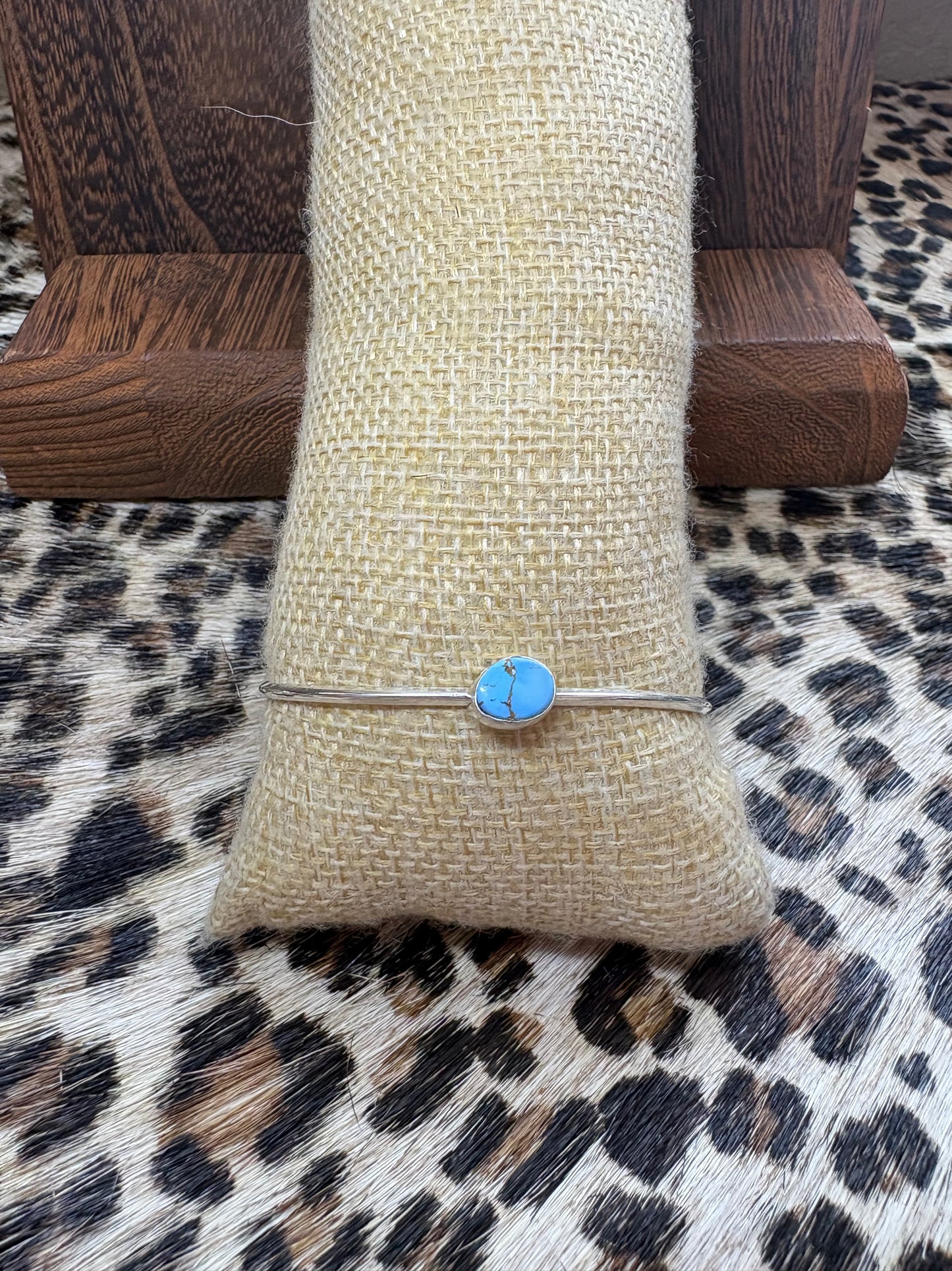 Navajo Handmade Golden Hills Single Stone Cuff