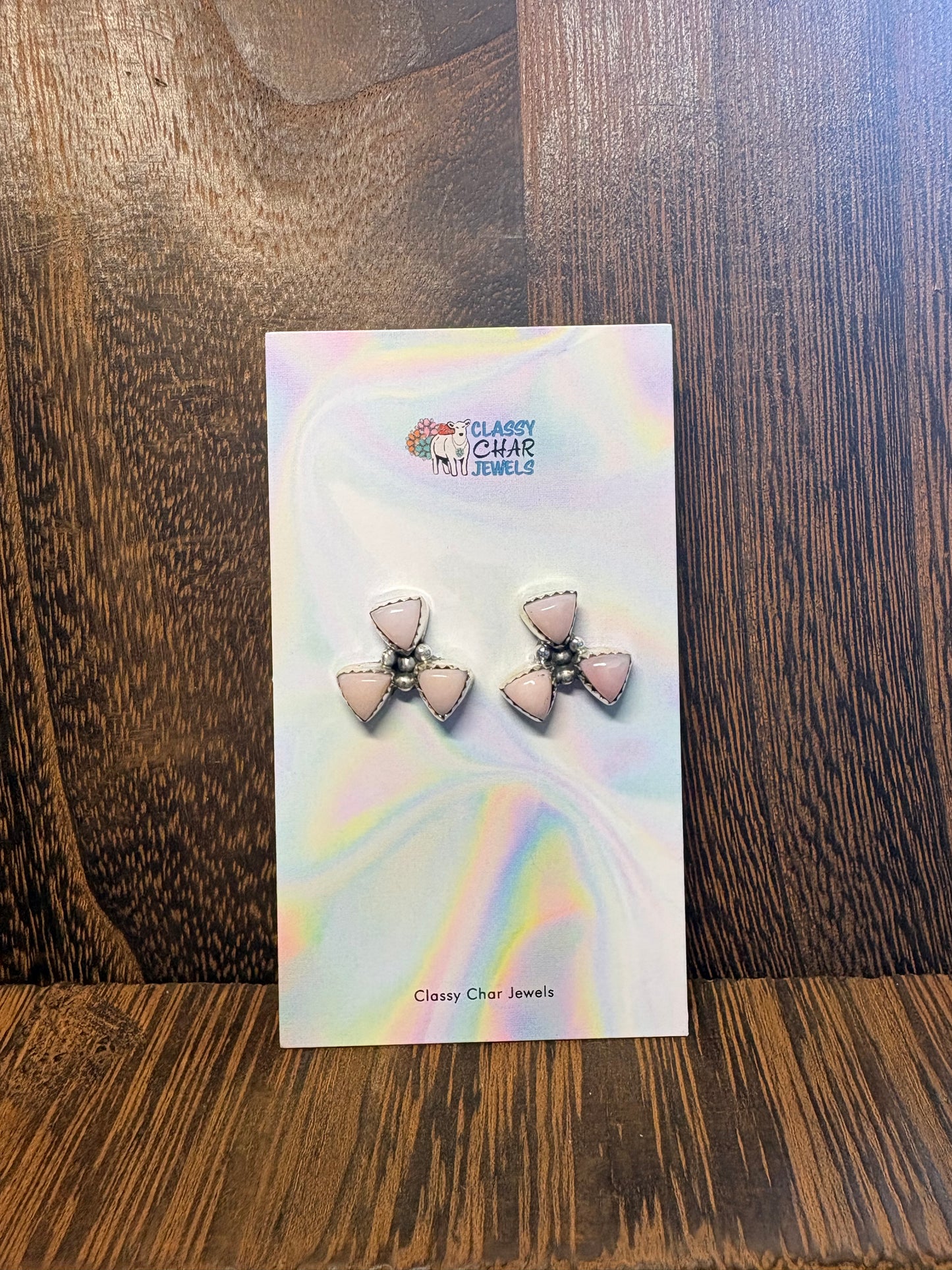 Hada 3 Stone Pink Conch Cluster Studs