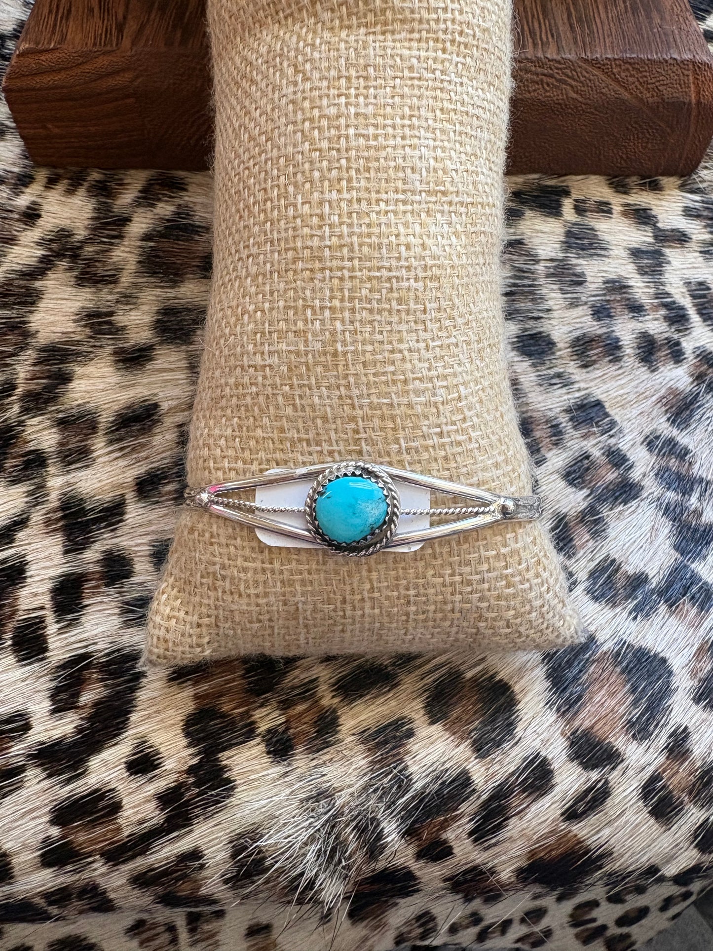 Navajo Handmade Kingman Sine Stone Cuff