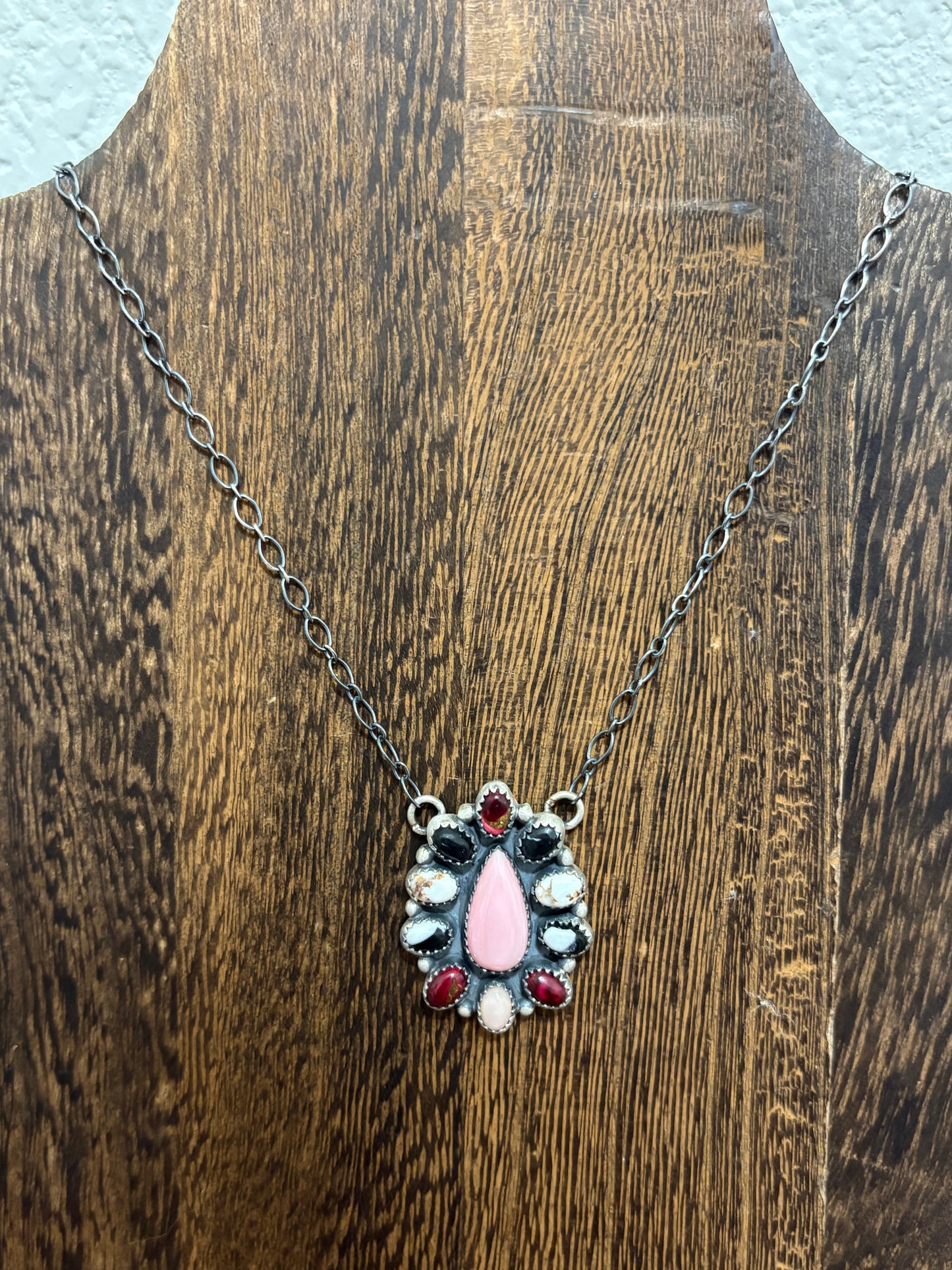 Mix Stone Cluster Necklace w/ Pink Conch Center