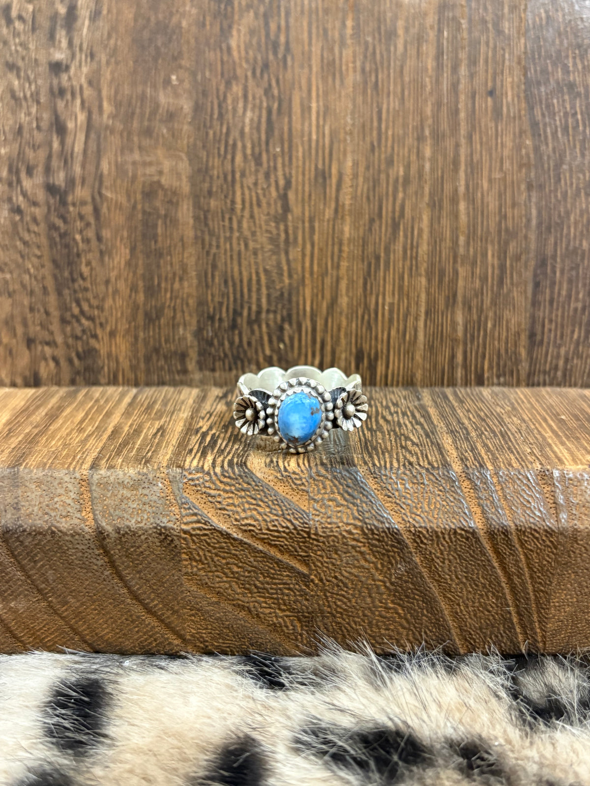 Golden Hills Thick Flower Detail Band Ring