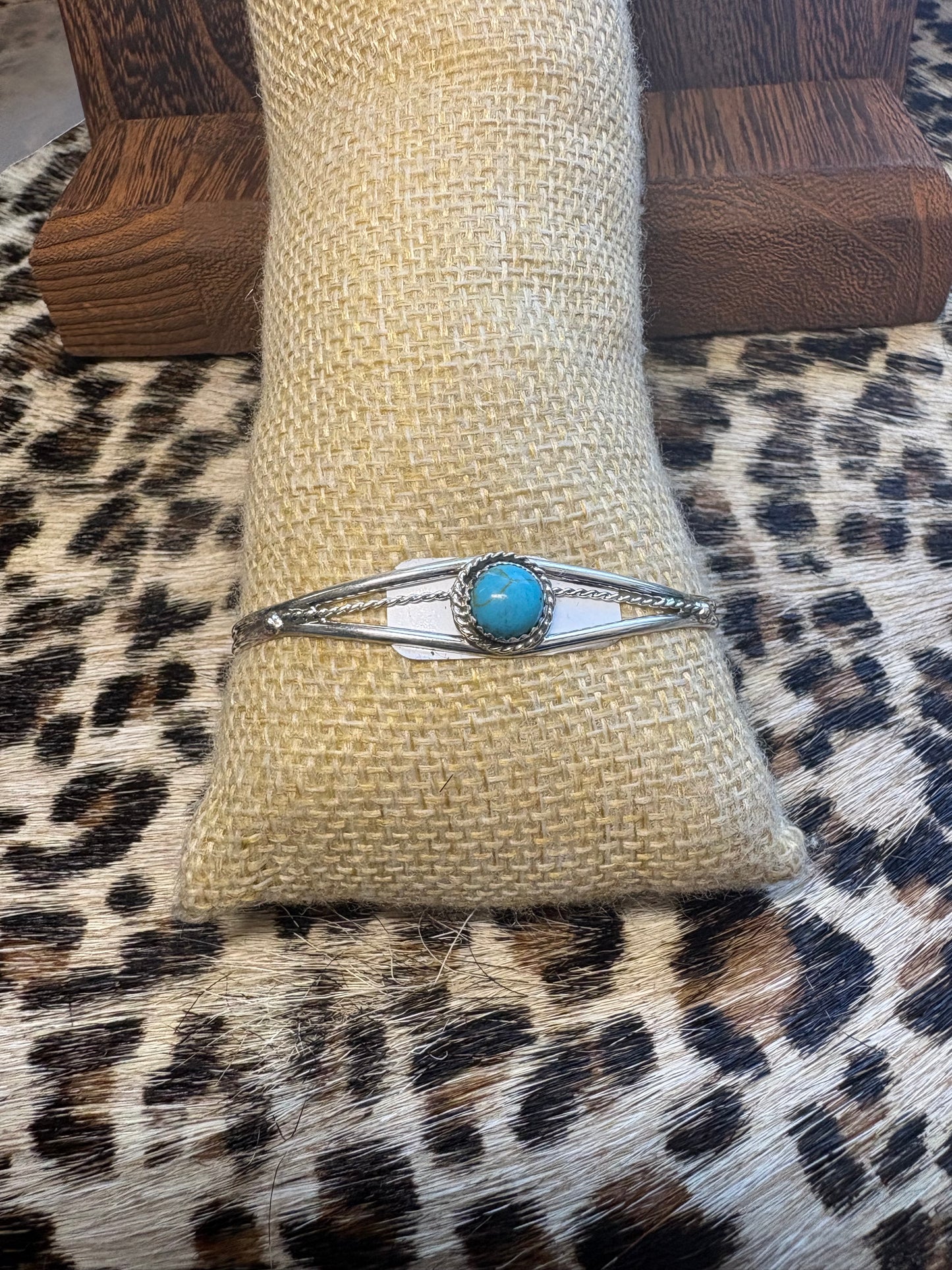 Navajo Handmade Kingman Single Stone Cuff