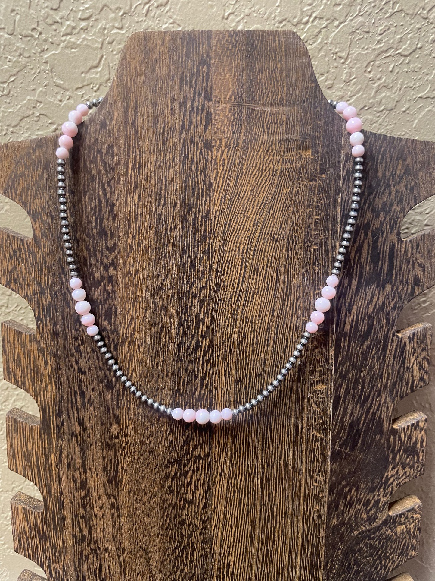 16" Graduated Pink Conch Necklace